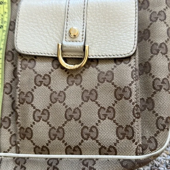 Gucci bag pretty good condition. I love this bag. Very versatile - Picture 10 of 12